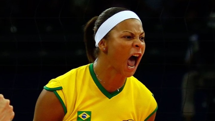 Олимпийская чемпионка по волейболу из Бразилии погибла, упав с 15 этажа